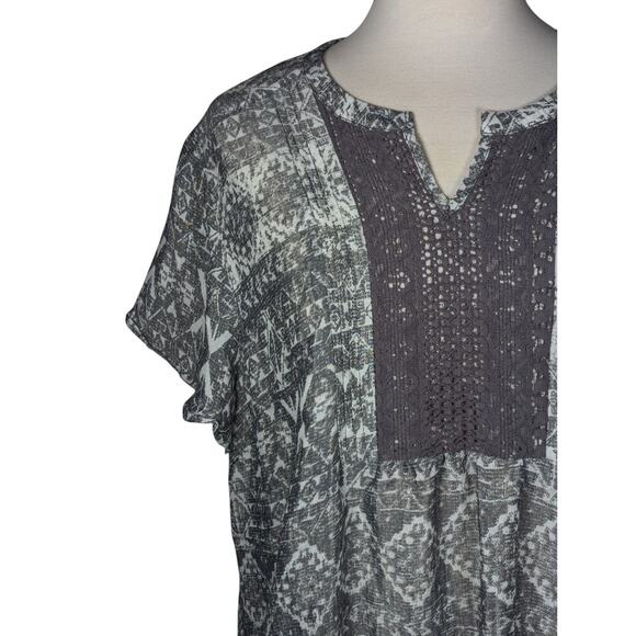 Como Vintage Women's XL Top Gray Aztec Print Short Sleeve Split Neck Lace - Picture 3 of 9